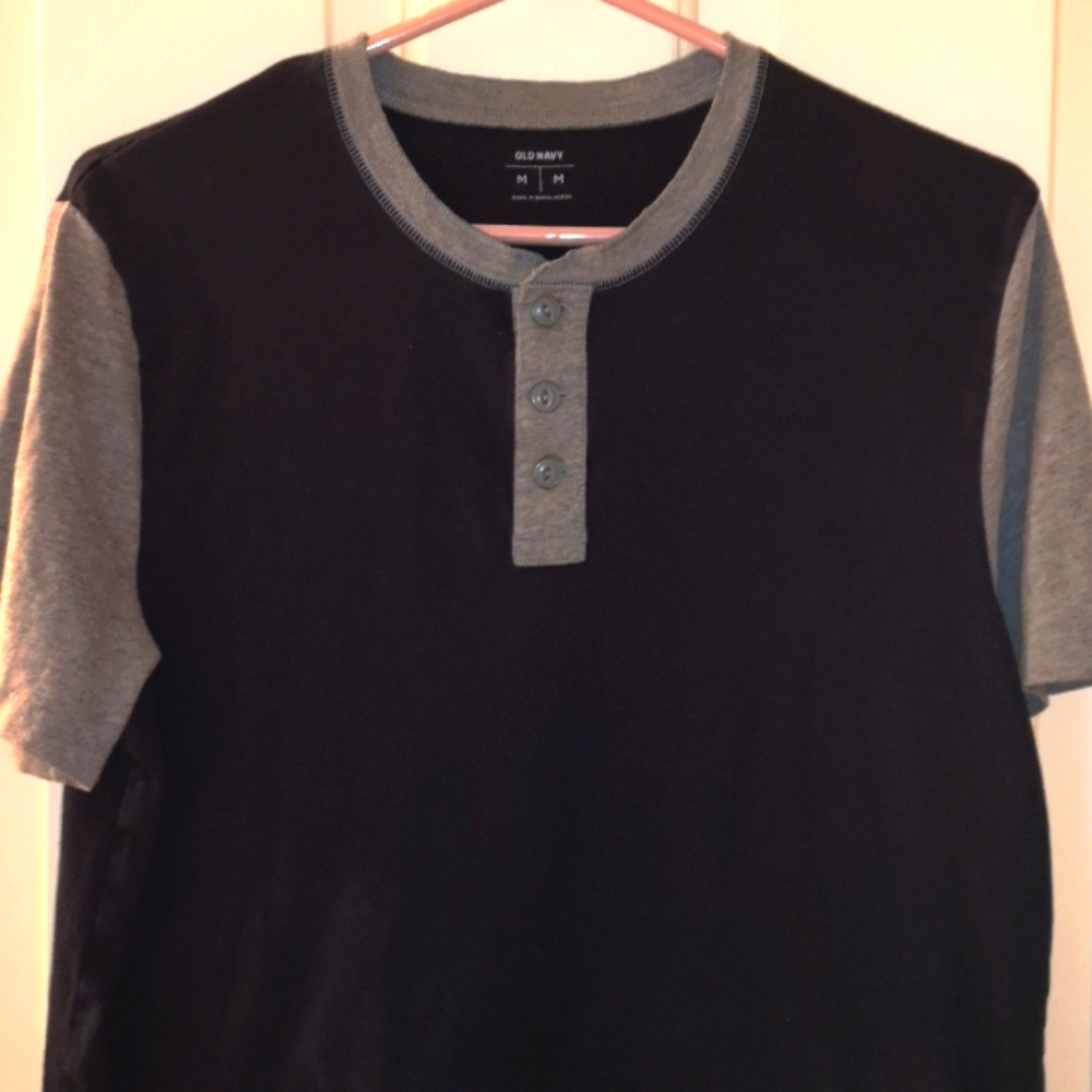 ❤️ Old Navy Men's Tee Med